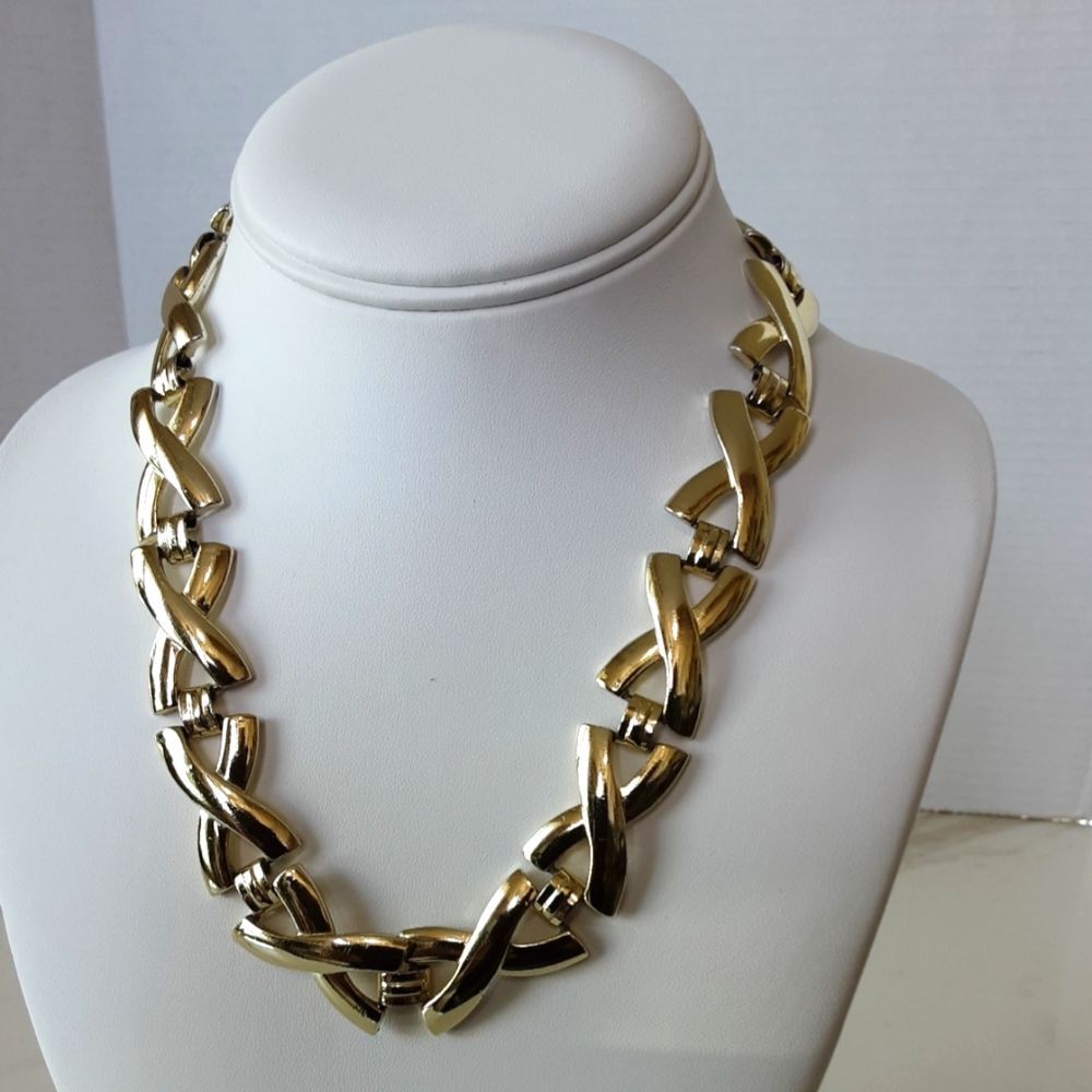 VTG NO HUGS JUST KISSES NECKLACES 19"